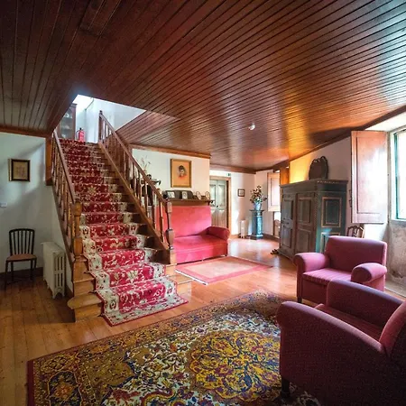 Casa Dos Assentos De Quintiaes 住宿加早餐酒店 巴塞卢什