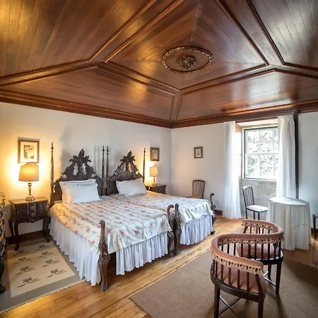 Casa Dos Assentos De Quintiaes 住宿加早餐酒店